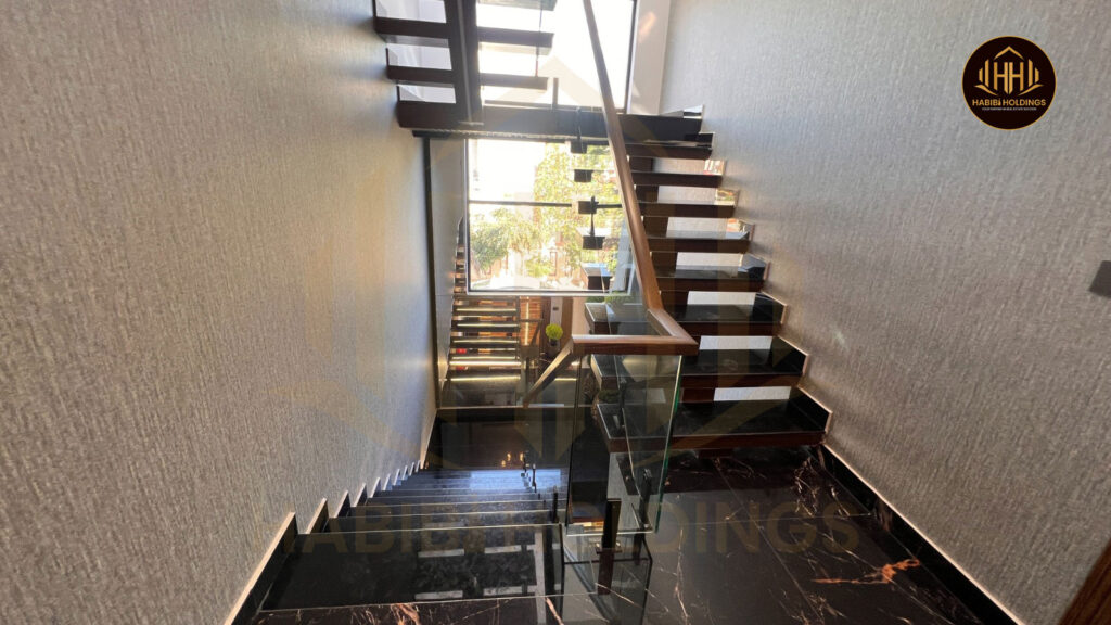 10 Marla House for Sale in Bahria Town Lahore – A Perfect Family Home & Investment
