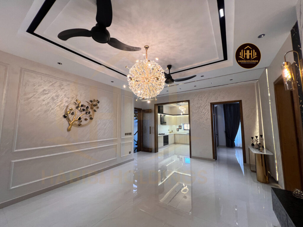 10 Marla House for Sale in Bahria Town Lahore – A Perfect Family Home & Investment
